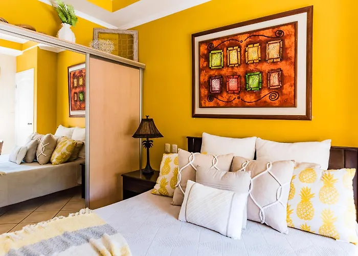 Amazing Across The Street From The Apartahotel Tamarindo